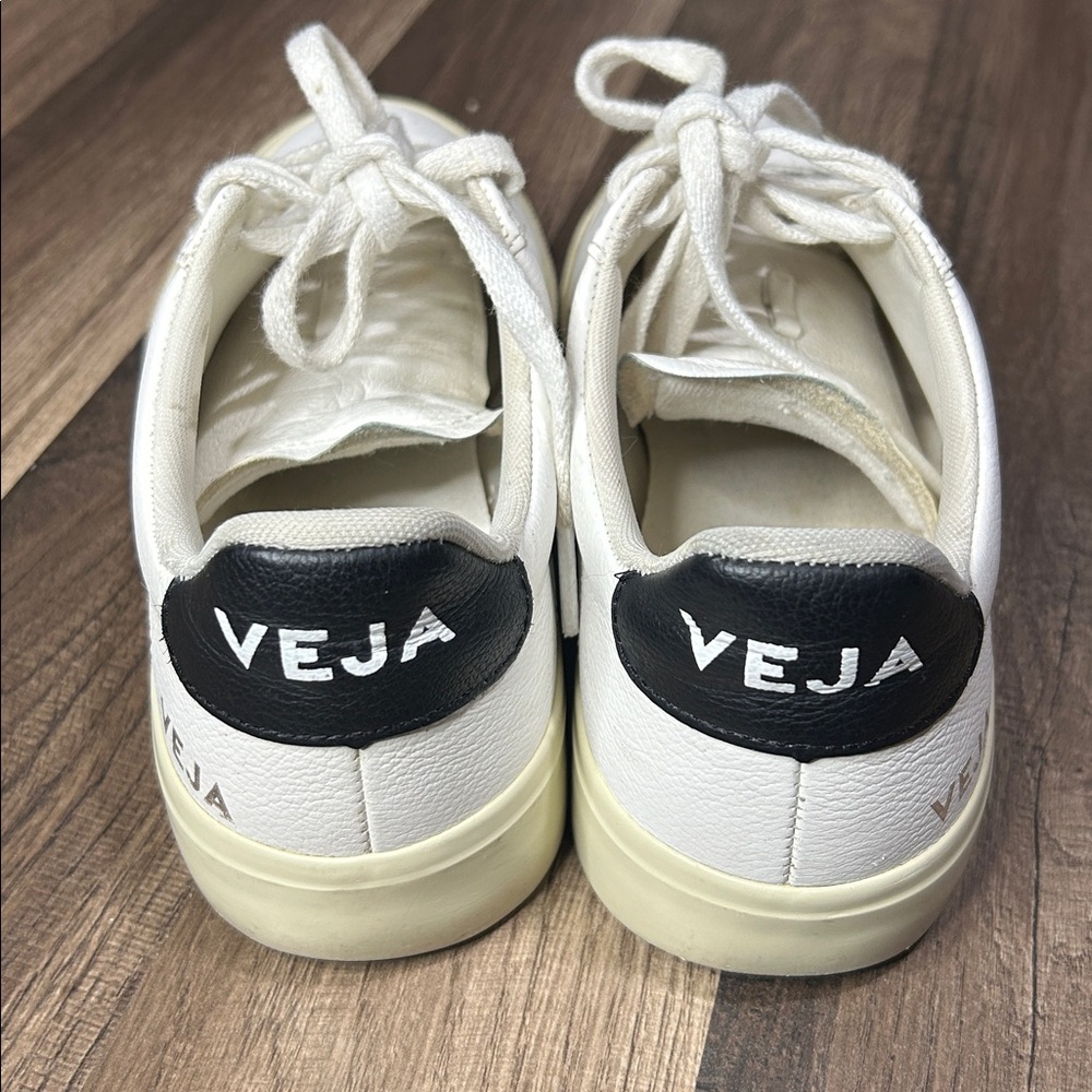 Veja Campo Sneakers Men’s, Size 7 White - Picture 5 of 9